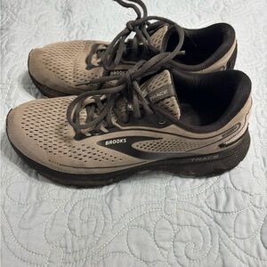 Brooks Trace Running Shoes in Grey Lake and Black